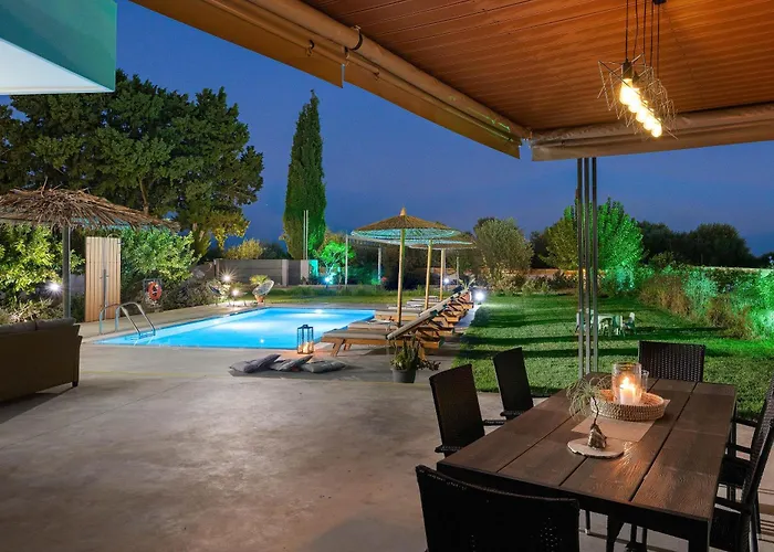 Ethria Pool Villa With Heated Jacuzzi