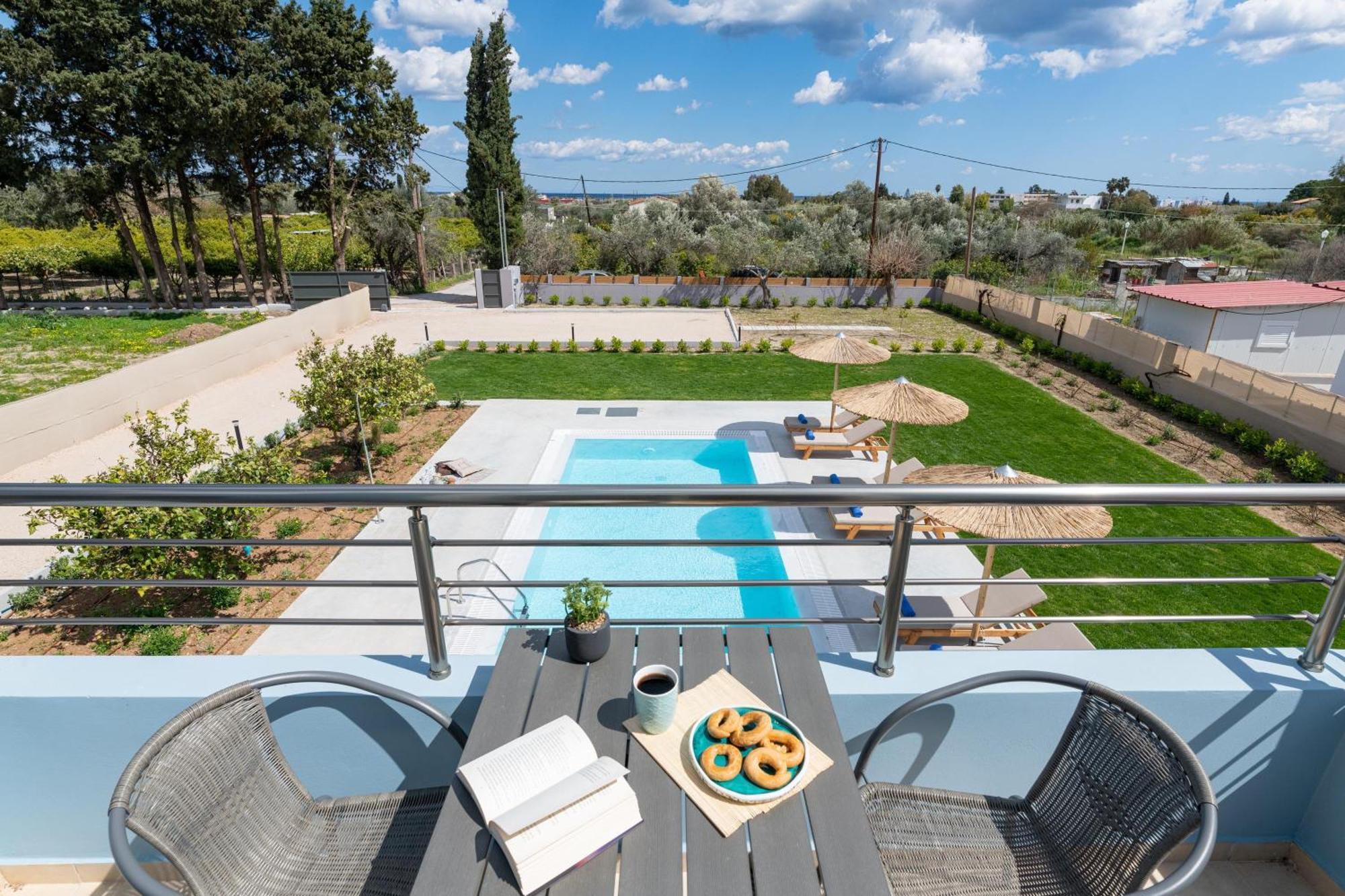 Villa Ethria Pool With Heated Jacuzzi *