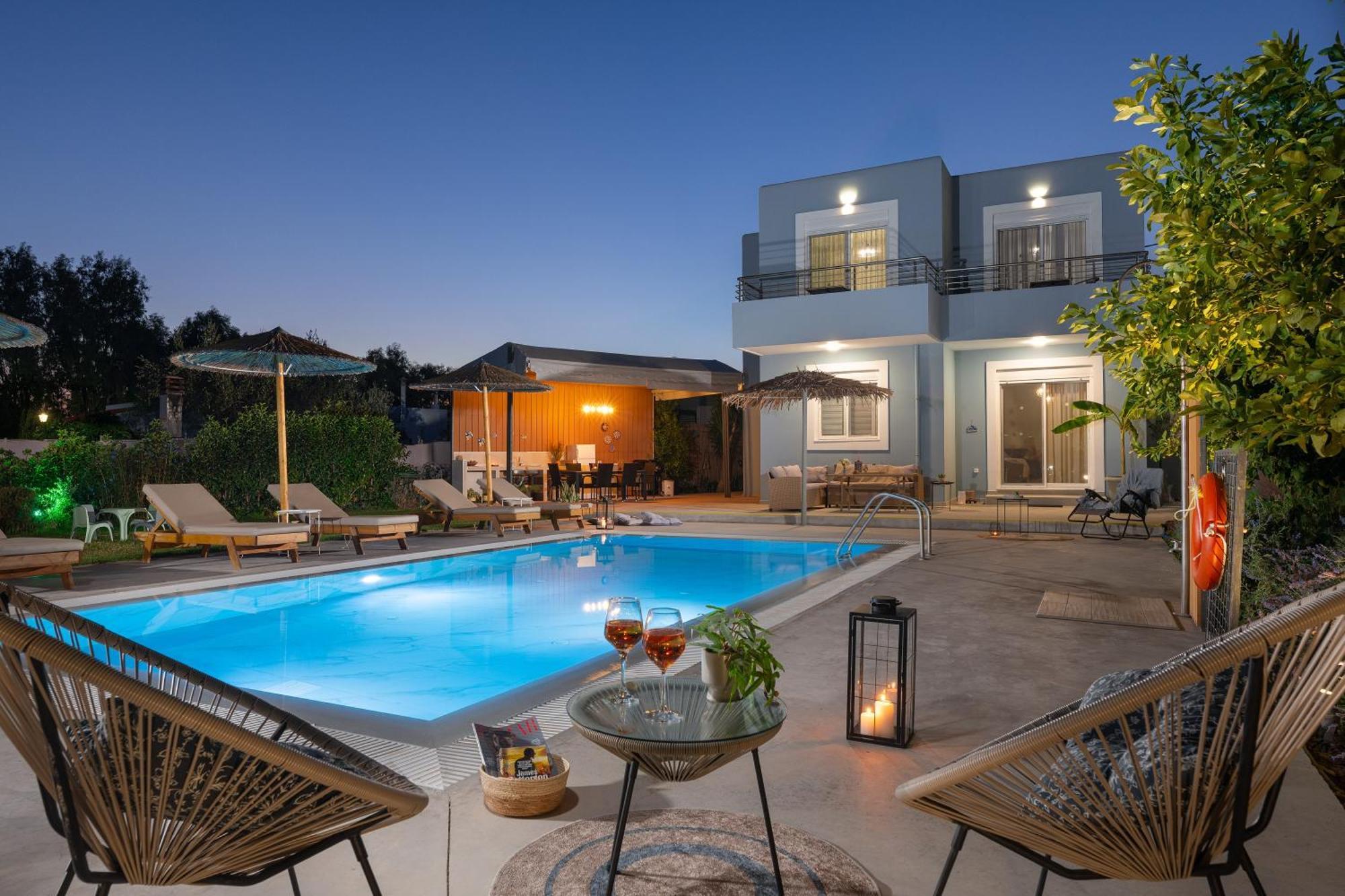 Βίλα Ethria Pool With Heated Jacuzzi