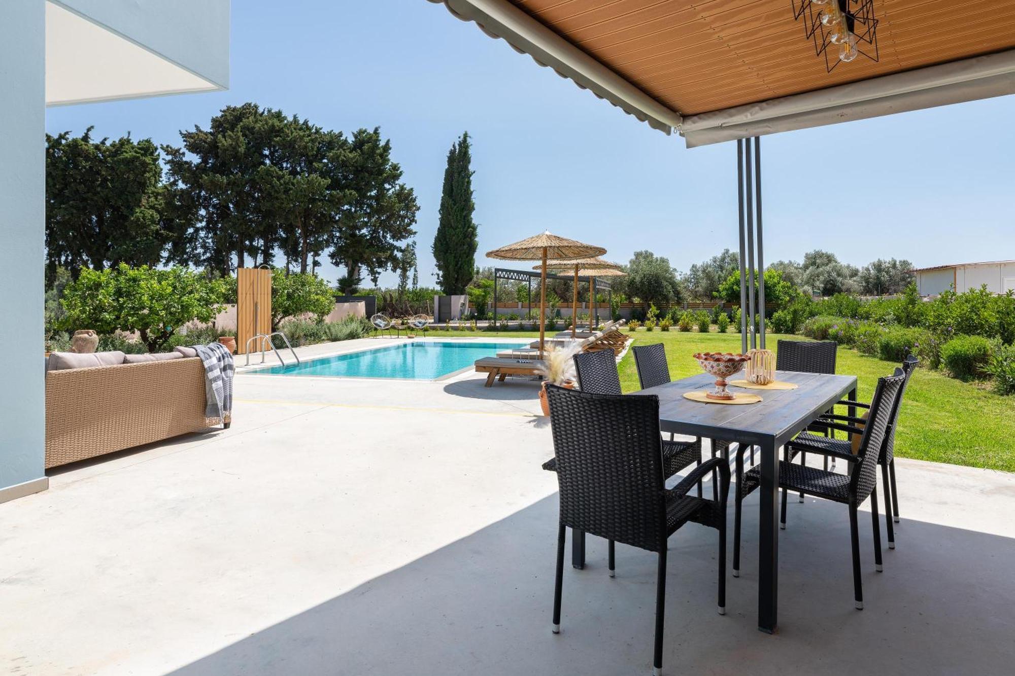 Βίλα Ethria Pool With Heated Jacuzzi *